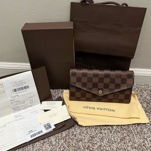 Authentic Louis Vuitton Sarah Wallet Damier